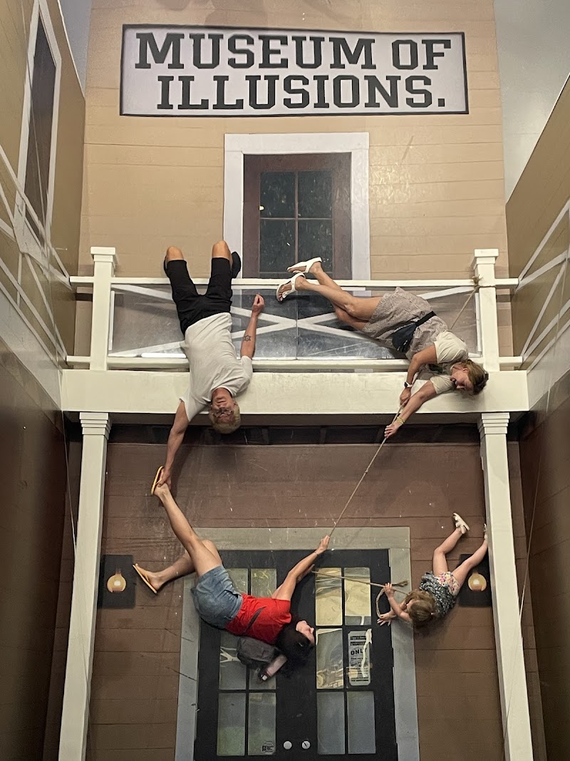 Museum of Illusions - San Diego